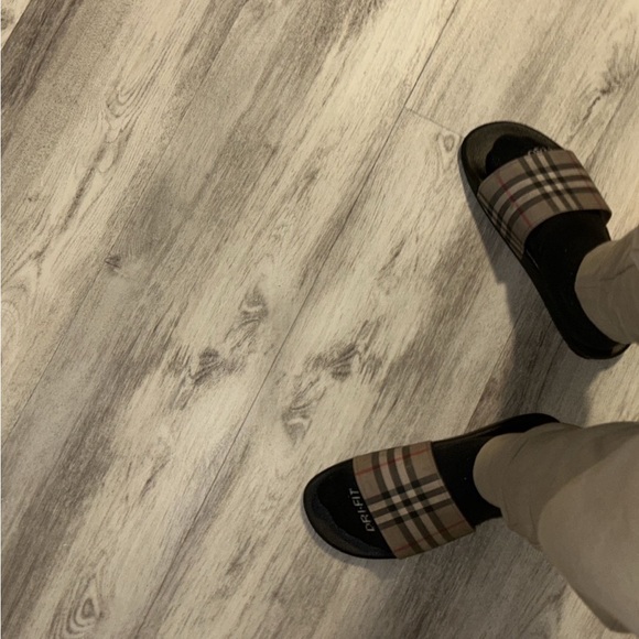 Burberry Slides - Picture 5 of 5